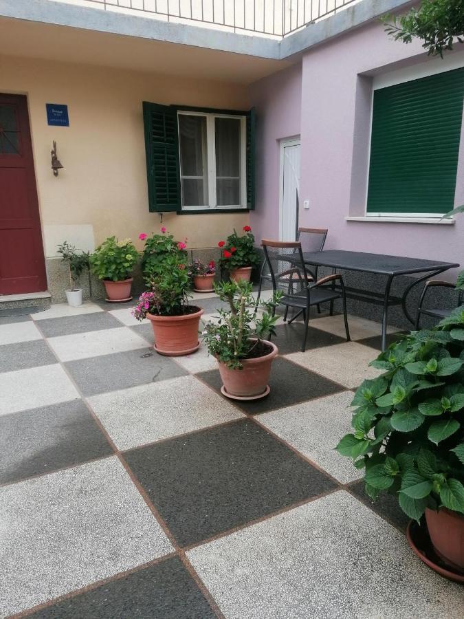 Apartments And Rooms Tomas Podstrana Exterior photo