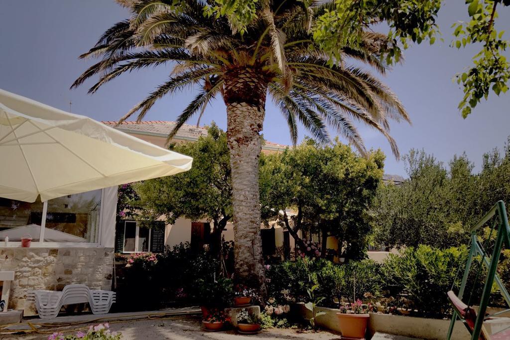 Apartments And Rooms Tomas Podstrana Exterior photo